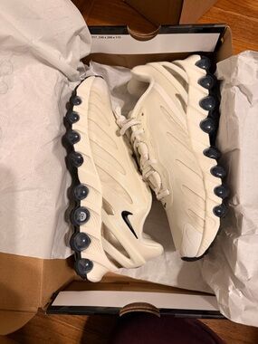Nike Cream/Black Air Max DN8 Sneakers